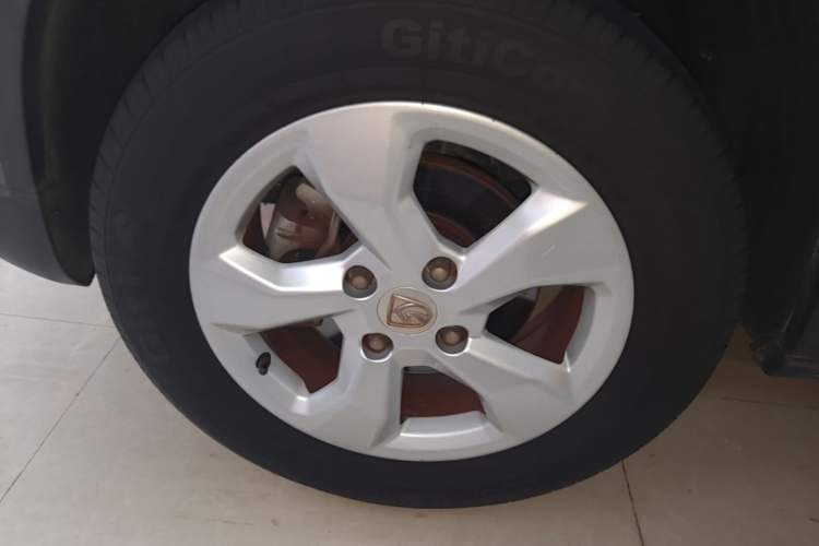 Used Baojun 510 2017 1.5L Automatic Fashion Model Left Front Wheel Hub