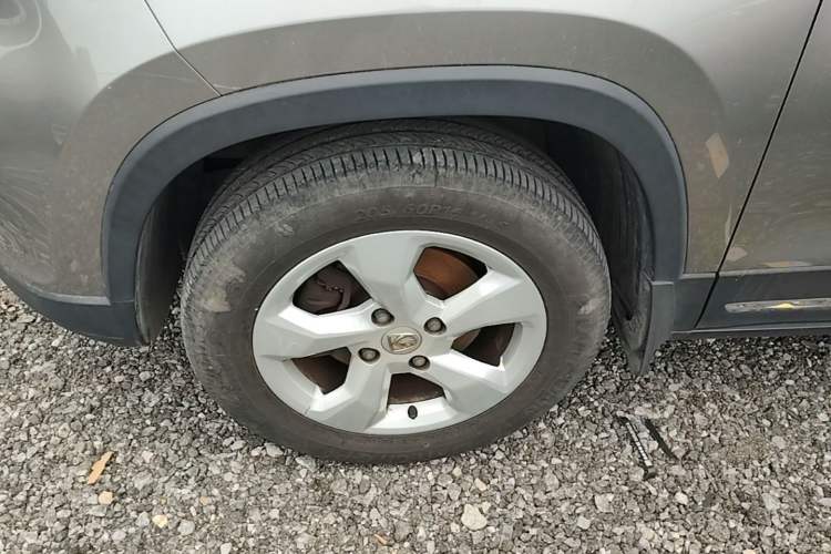 Used Baojun 510 2017 1.5L Manual Fashion Model Left Front Wheel Hub
