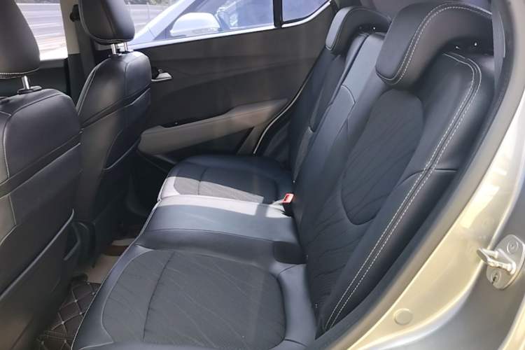 Used Baojun 510 2017 1.5L Automatic Fashion Model Left Rear Seat