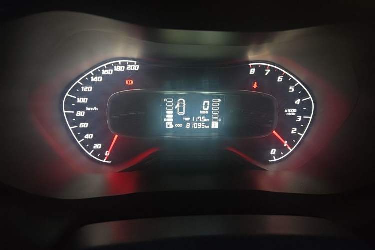 Used Baojun 510 2017 1.5L manual Comfort trim Odometer Close Up