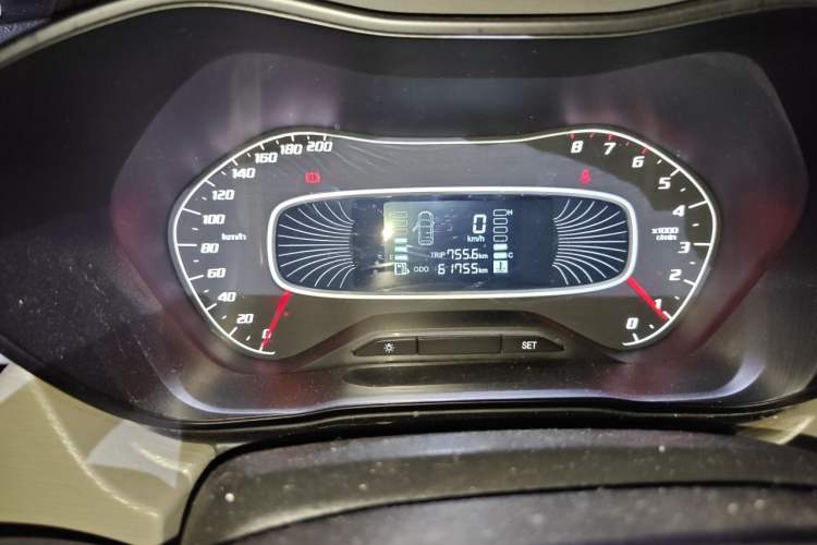 Used Baojun 510 2017 1.5L manual Comfort trim Odometer Close Up