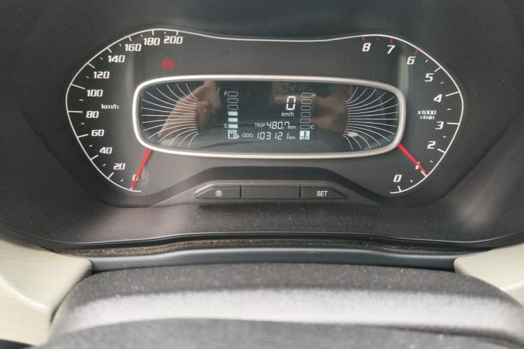 Used Baojun 510 2017 1.5L manual Comfort trim Odometer Close Up