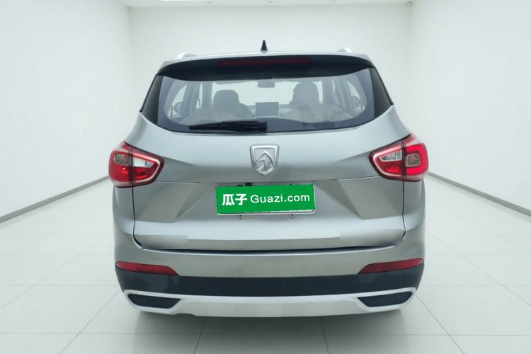 Used Baojun 510 2017 1.5L manual Comfort trim Rear