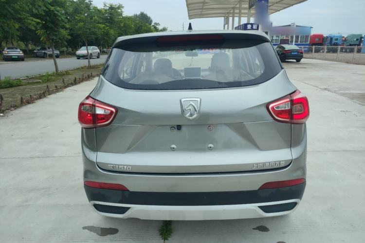 Used Baojun 510 2017 1.5L manual Comfort trim Rear
