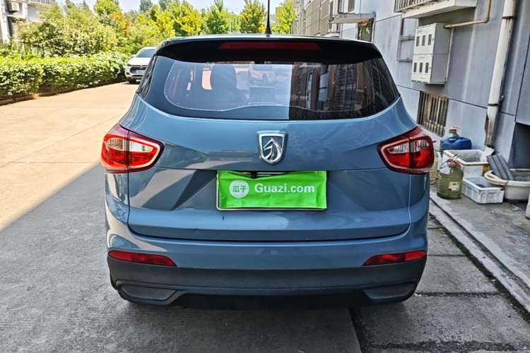 Used Baojun 510 2017 1.5L manual Comfort trim Rear