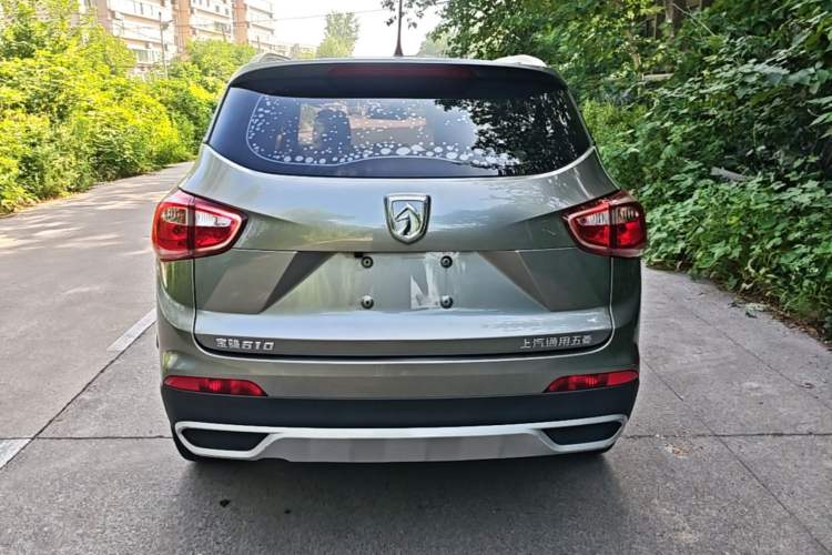 Used Baojun 510 2017 1.5L manual Comfort trim Rear