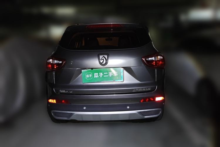 Used Baojun 510 2017 1.5L manual Comfort trim Rear