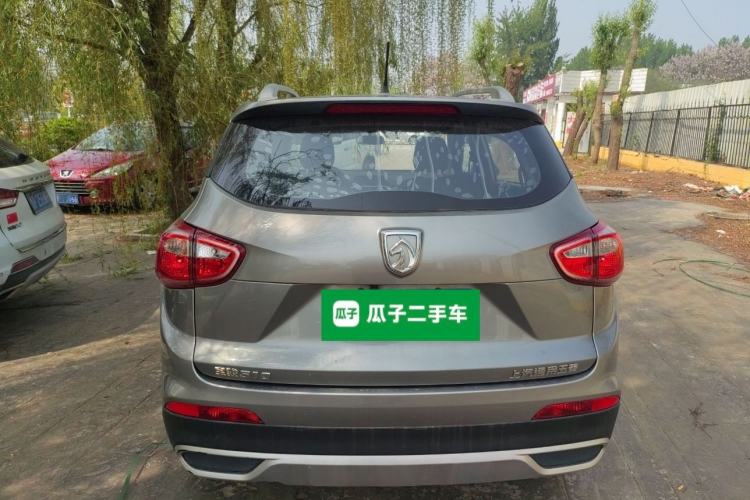 Used Baojun 510 2017 1.5L manual Comfort trim Rear