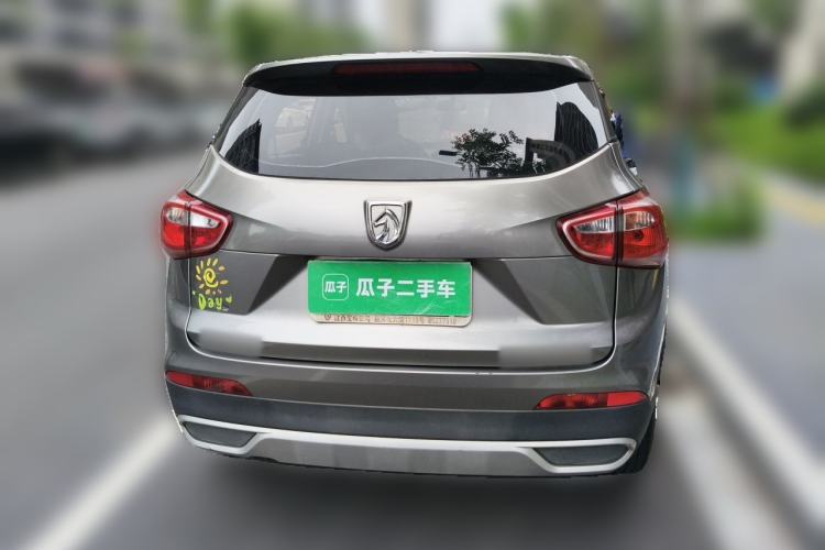 Used Baojun 510 2017 1.5L manual Comfort trim Rear