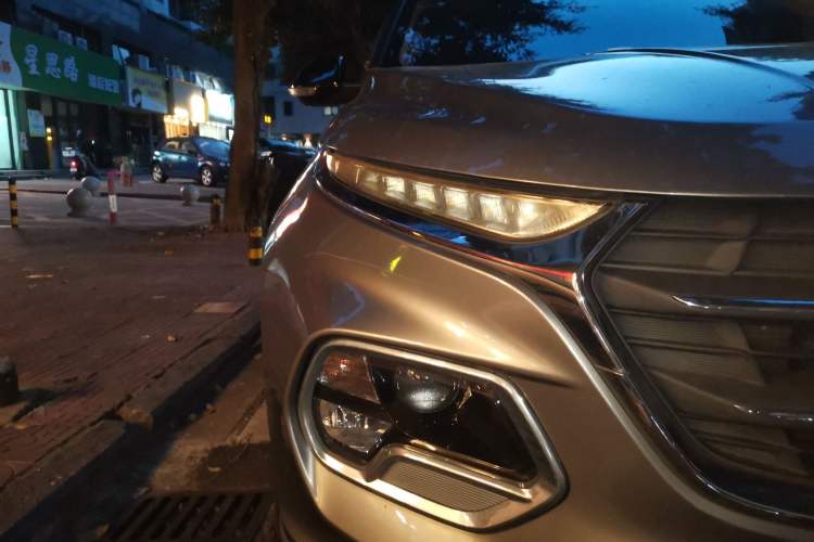 Used Baojun 510 2017 1.5L Automatic Luxury Model Right Front Headlight