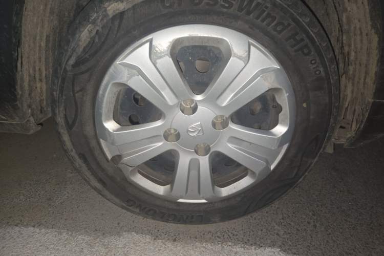 Used Baojun 510 2017 1.5L manual Comfort trim Right Front Wheel Hub
