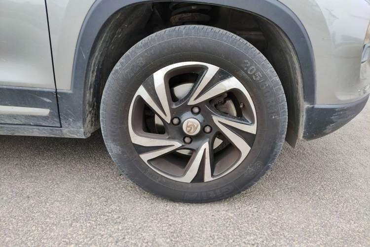 Used Baojun 510 2017 1.5L Automatic Luxury Model Right Front Wheel Hub