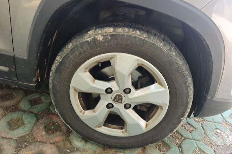 Used Baojun 510 2017 1.5L Automatic Fashion Model Right Front Wheel Hub