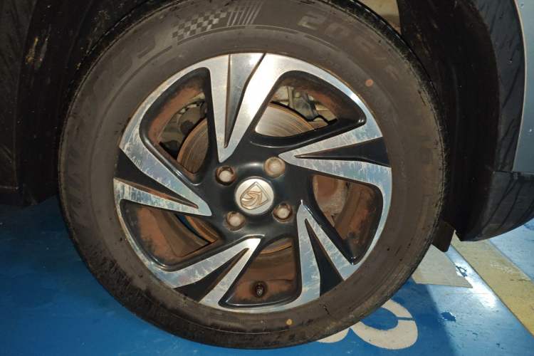 Used Baojun 510 2017 1.5L Automatic Luxury Model Right Front Wheel Hub