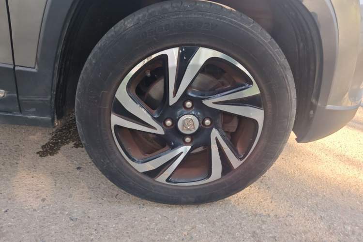 Used Baojun 510 2017 1.5L Automatic Luxury Model Right Front Wheel Hub