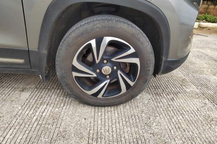Used Baojun 510 2017 1.5L Manual Luxury Model Right Front Wheel Hub