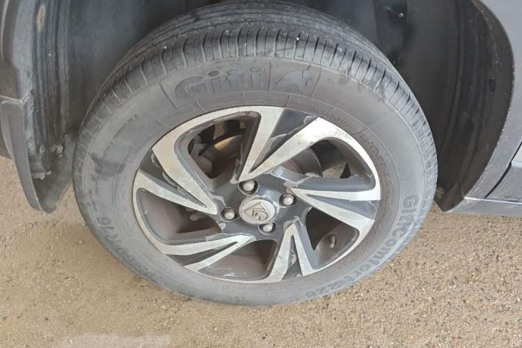 Used Baojun 510 2017 1.5L Automatic Luxury Model Right Rear Wheel Hub