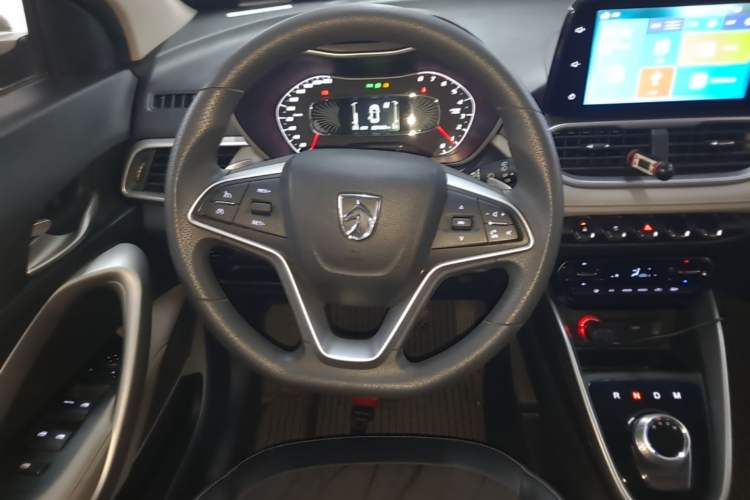 Used Baojun 510 2017 1.5L Automatic Fashion Model Steering Wheel