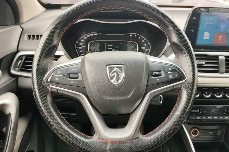 Used Baojun 510 2017 1.5L Manual Fashion Model Steering Wheel