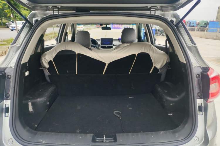 Used Baojun 510 2017 1.5L manual Comfort trim Trunk