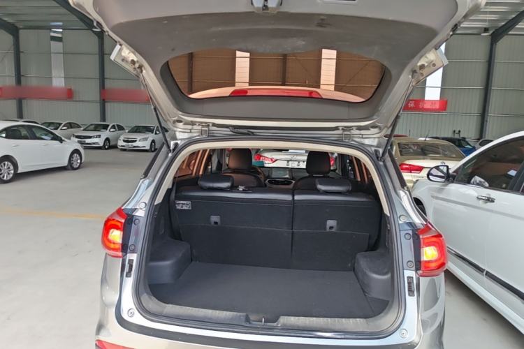 Used Baojun 510 2017 1.5L Automatic Fashion Model Trunk
