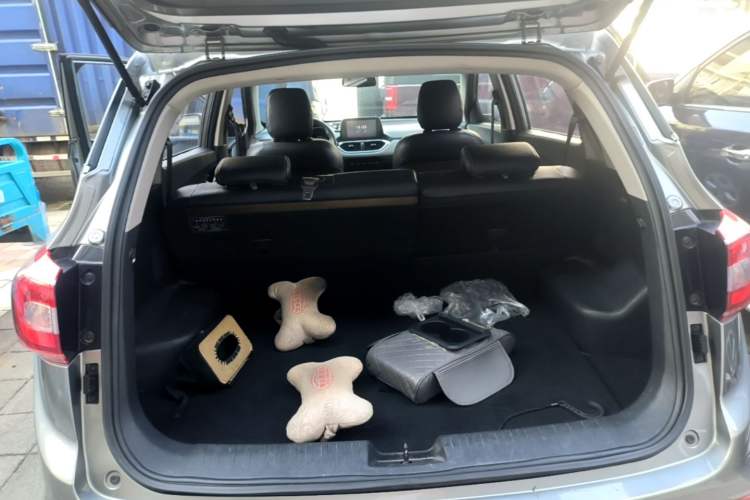 Used Baojun 510 2017 1.5L Automatic Fashion Model Trunk