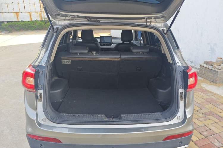 Used Baojun 510 2017 1.5L Manual Fashion Model Trunk