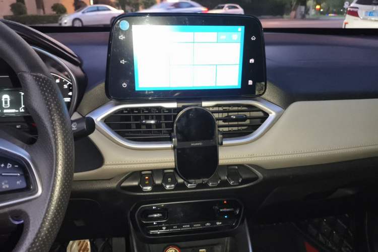 Used Baojun 510 2017 1.5L Manual Fashion Model Audio And AC Panel