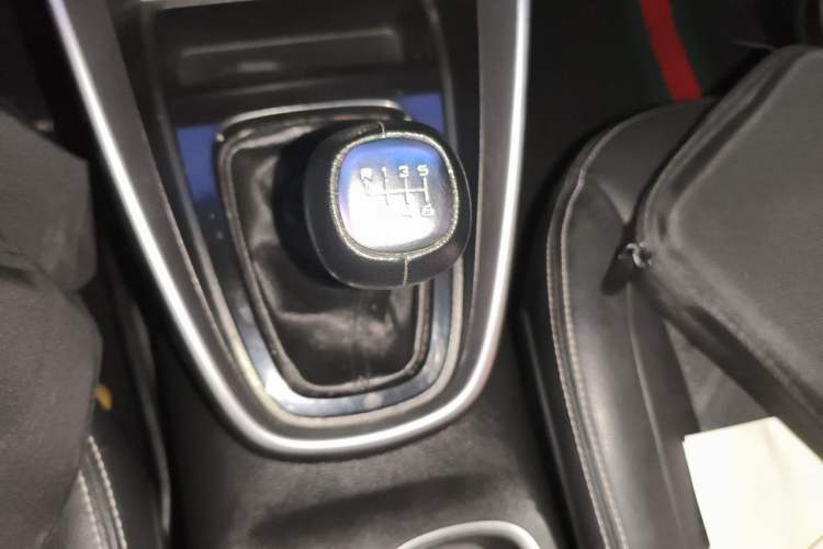 Used Baojun 510 2017 1.5L Manual Fashion Model Gear Lever
