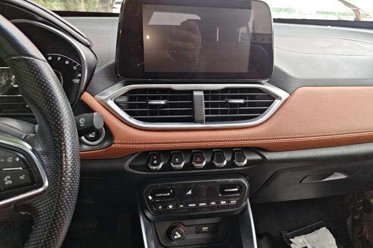 Used Baojun 510 2017 1.5L Automatic Luxury Model Audio And AC Panel