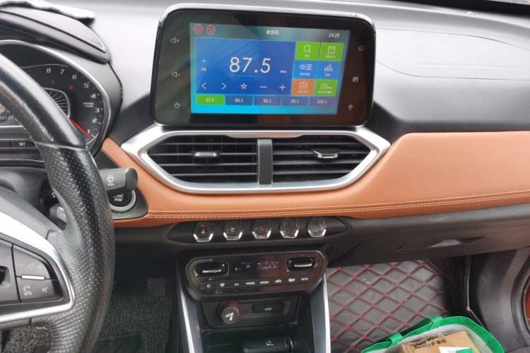 Used Baojun 510 2017 1.5L Automatic Luxury Model Audio And AC Panel
