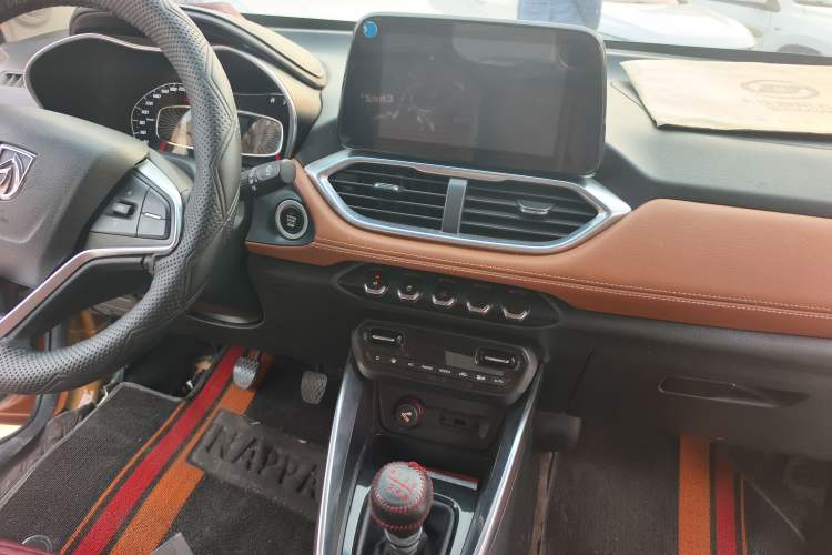 Used Baojun 510 2017 1.5L Manual Luxury Model Audio And AC Panel