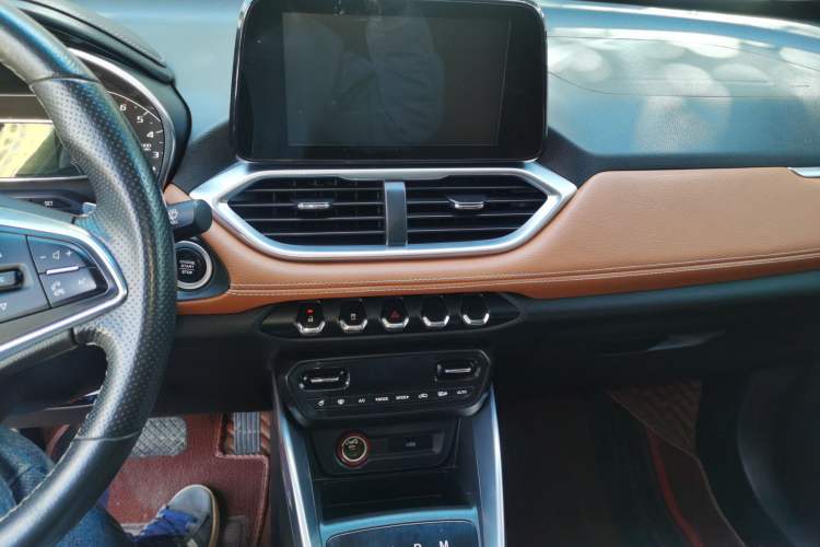Used Baojun 510 2017 1.5L Automatic Luxury Model Audio And AC Panel