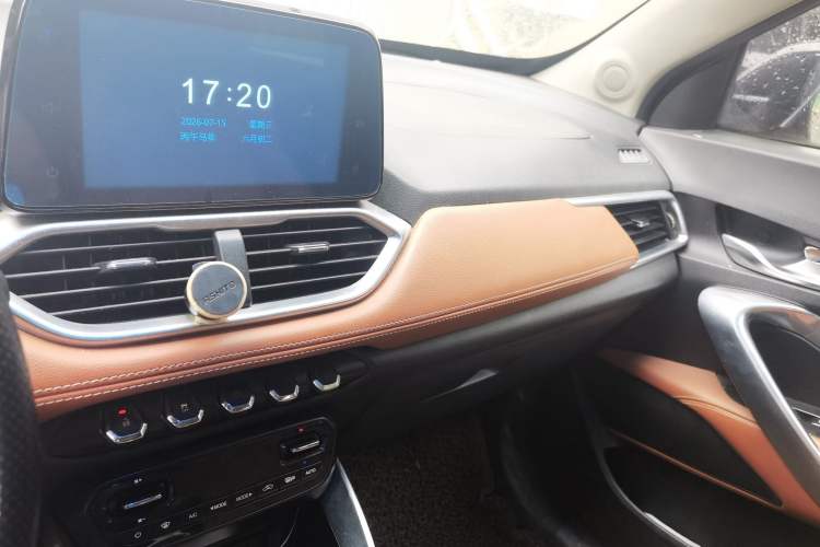 Used Baojun 510 2017 1.5L Manual Luxury Model Audio And AC Panel
