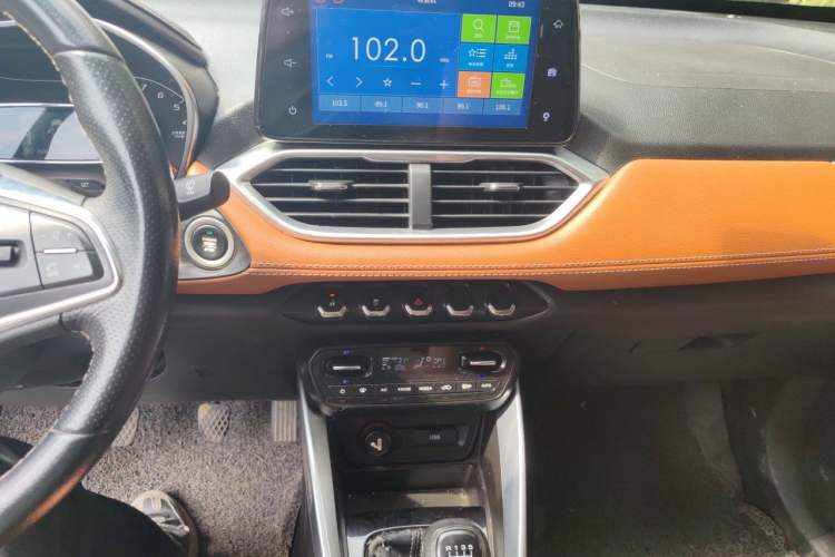 Used Baojun 510 2017 1.5L Manual Luxury Model Audio And AC Panel