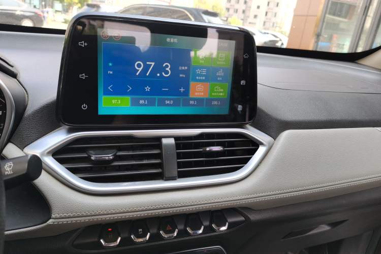 Used Baojun 510 2017 1.5L Manual Fashion Model Audio And AC Panel
