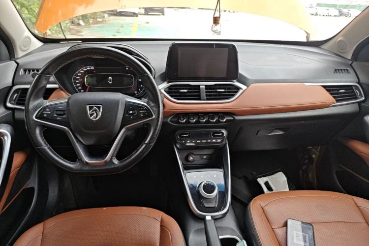 Used Baojun 510 2017 1.5L Automatic Luxury Model Center Console