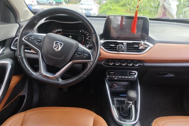 Used Baojun 510 2017 1.5L Manual Luxury Model Center Console