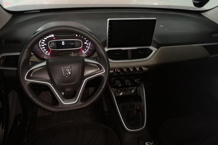 Used Baojun 510 2017 1.5L manual Comfort trim Center Console