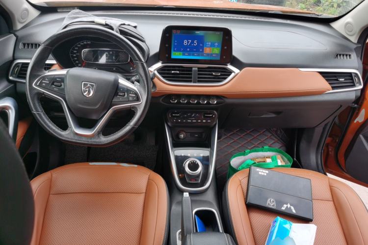 Used Baojun 510 2017 1.5L Automatic Luxury Model Center Console