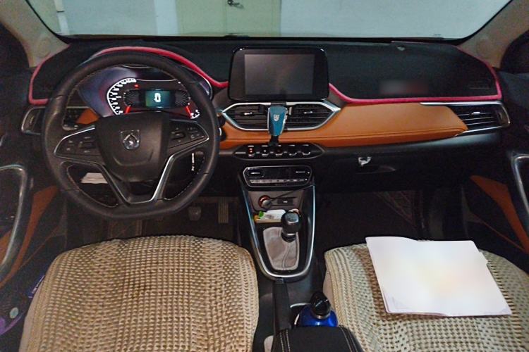 Used Baojun 510 2017 1.5L Manual Luxury Model Center Console