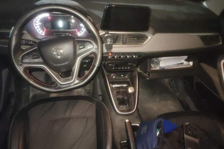 Used Baojun 510 2017 1.5L Manual Fashion Model Center Console