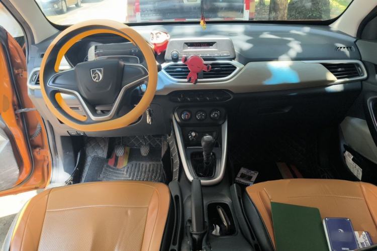 Used Baojun 510 2017 1.5L manual Comfort trim Center Console