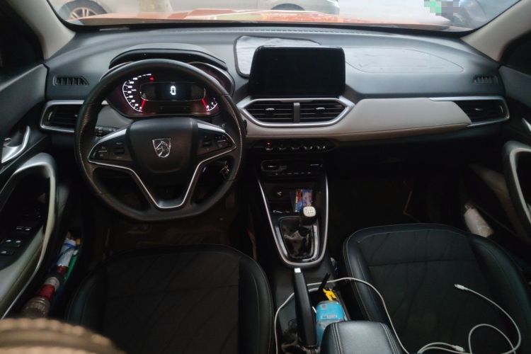 Used Baojun 510 2017 1.5L manual Comfort trim Center Console