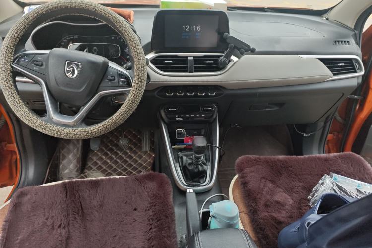 Used Baojun 510 2017 1.5L Manual Fashion Model Center Console