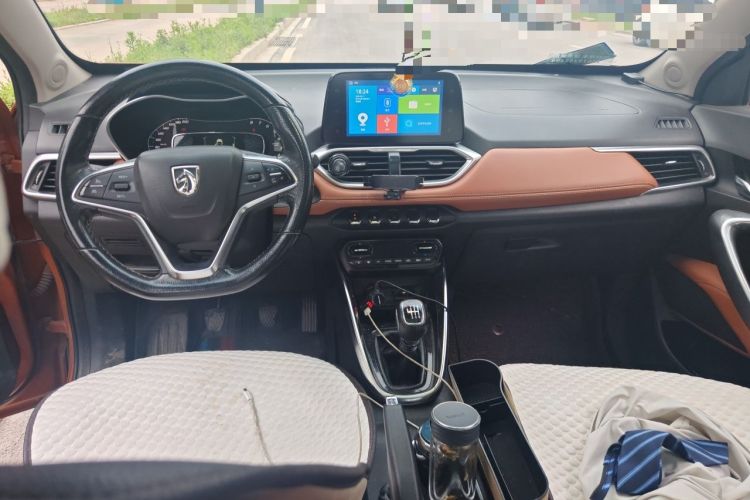 Used Baojun 510 2017 1.5L Manual Luxury Model Center Console
