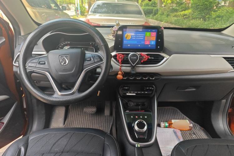 Used Baojun 510 2017 1.5L Automatic Fashion Model Center Console