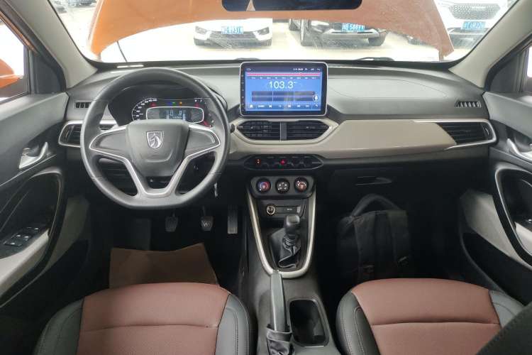 Used Baojun 510 2017 1.5L manual Comfort trim Center Console