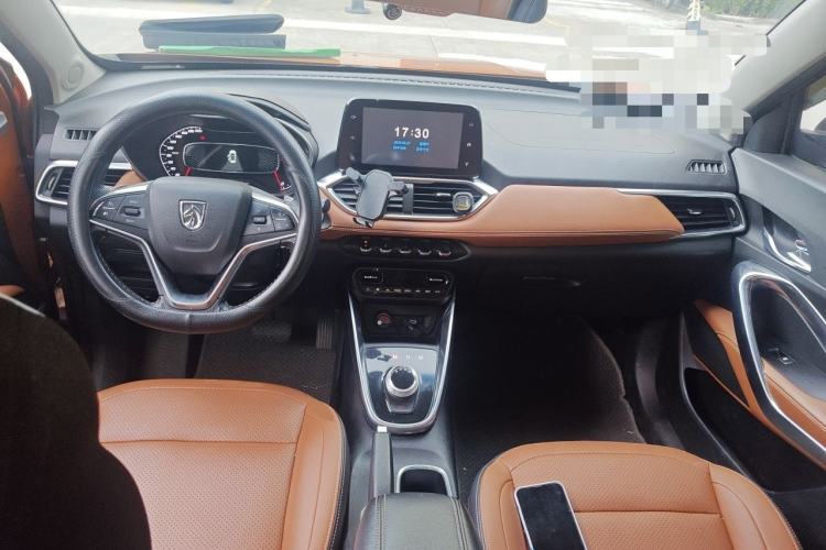 Used Baojun 510 2017 1.5L Automatic Luxury Model Center Console