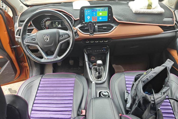 Used Baojun 510 2017 1.5L Manual Luxury Model Center Console